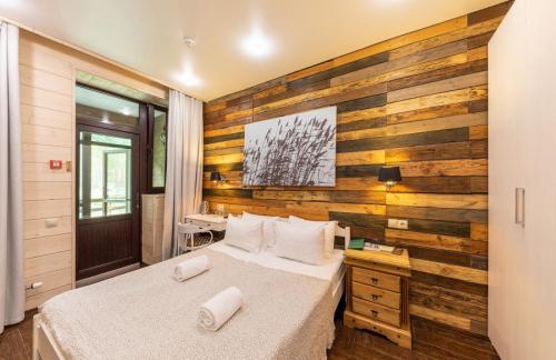 Проживание в номере + завтрак со скидкой до 40% в парк-отеле "Лесная Гавань"